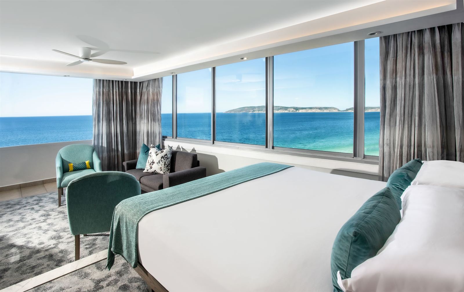 Ocean-view suite, Plettenberg Bay